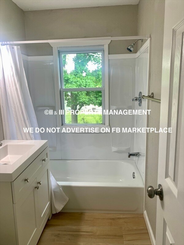 Building Photo - 3013 S Mason Ave