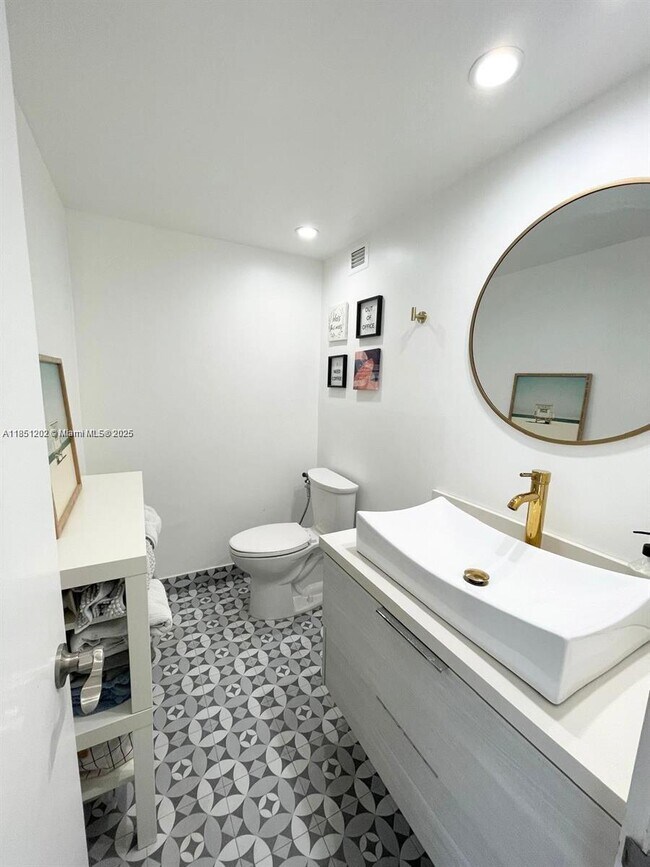 Building Photo - 11111 Biscayne Blvd