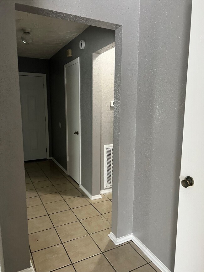 Building Photo - 7247 Chasewood Dr