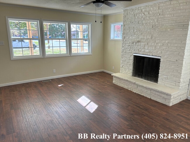 Building Photo - 2718 S Richmond Ave