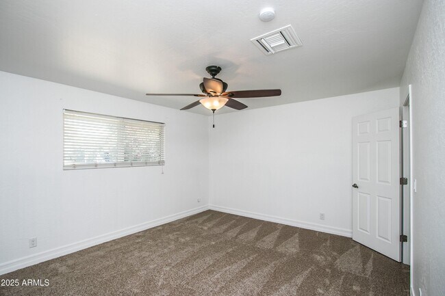 Building Photo - 1905 S Old Greenfield Rd