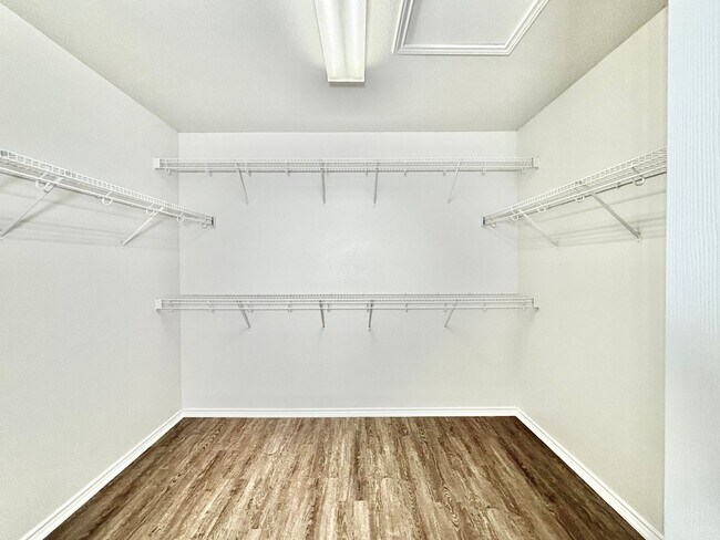 Building Photo - Spacious 3 bedroom home!