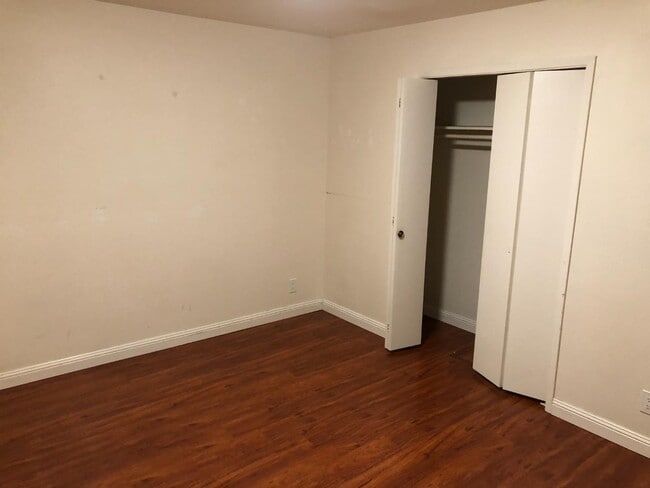 Building Photo - 670 Azara Pl