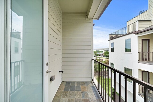 Building Photo - 1005 Bingham St