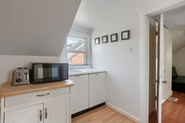 Building Photo - 3409 Portola Ave