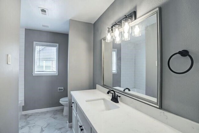 Building Photo - 217 Loon River Dr