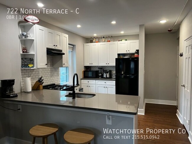 Building Photo - 722 North Terrace
