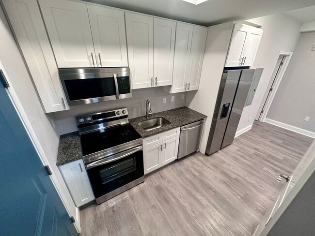 Building Photo - 1530 N Sydenham St