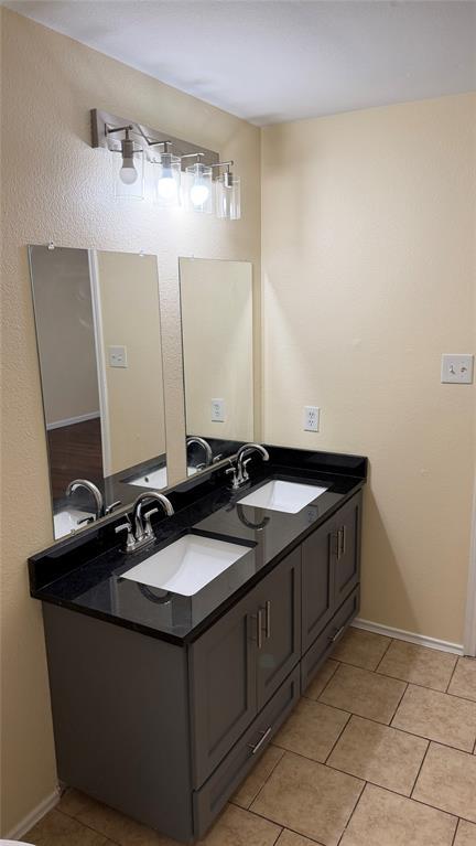 Building Photo - 2203 Bluebonnet Dr