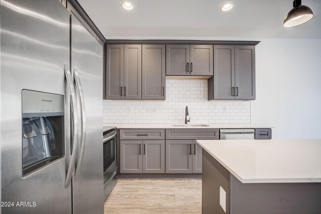 Building Photo - 3725 E Earll Dr