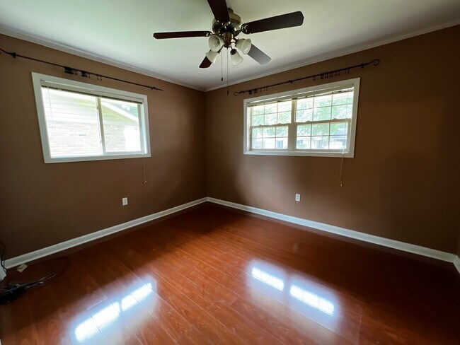 Building Photo - 106 Claymore Dr