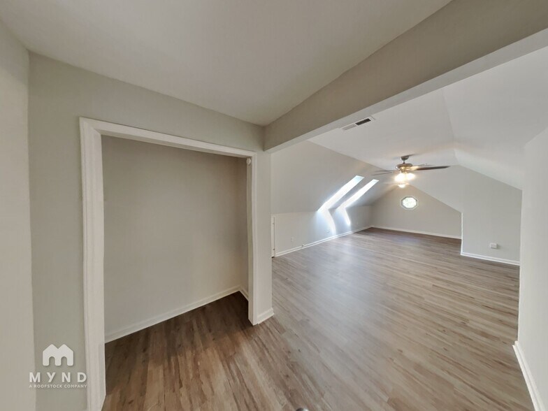 Building Photo - 3306 Woodland Park Rd