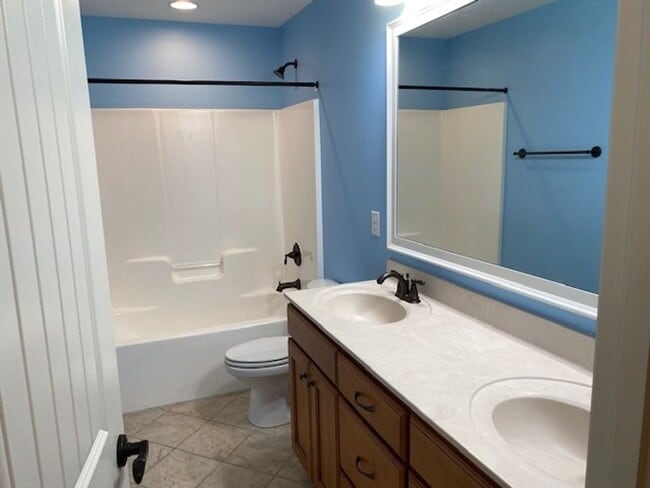 Building Photo - 1352 Legendary Ln