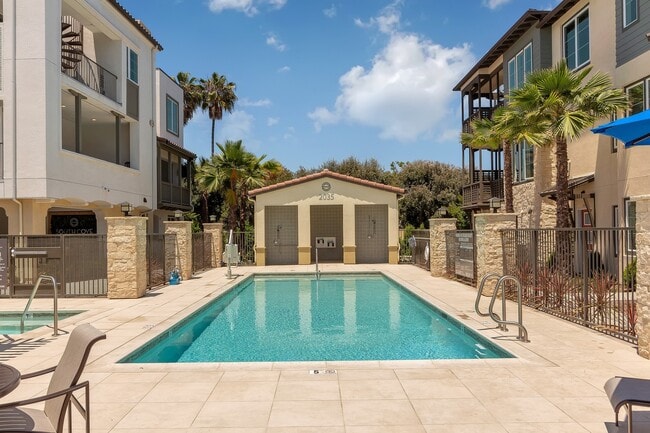 Building Photo - SOUTHCOVE Luxury: SPACIOUS TOWNHOME with O...
