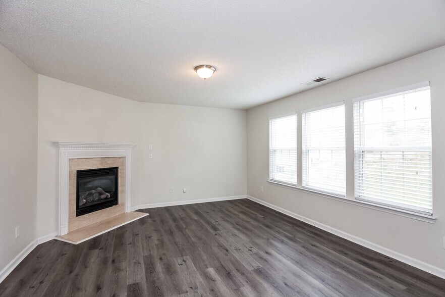Building Photo - 10818 Glenluce Ave