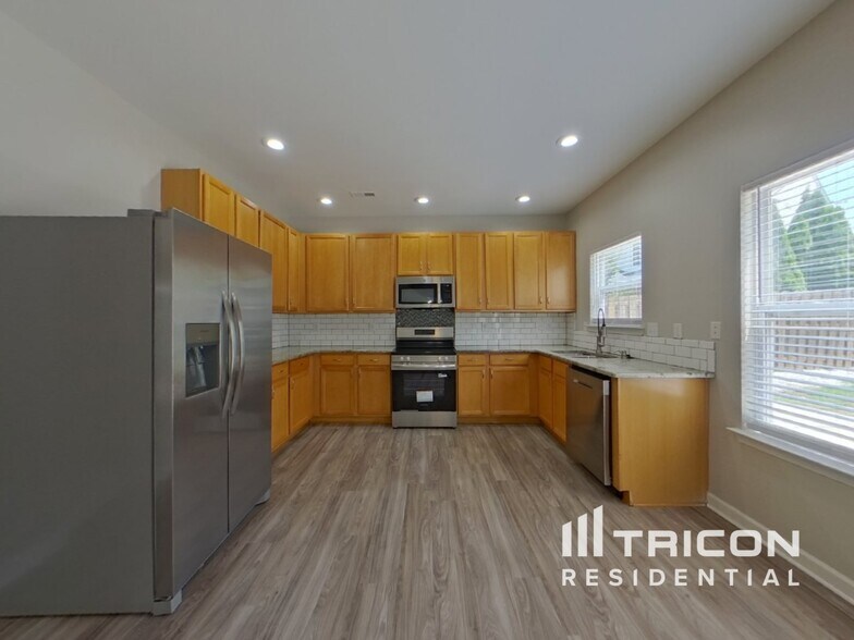 Building Photo - 10629 Mountain Springs Dr