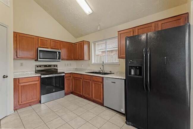 Building Photo - 8731 Croteau Dr