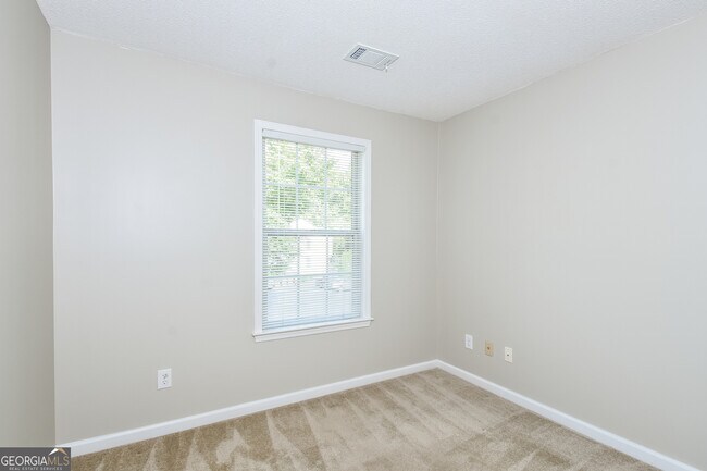 Building Photo - 9155 Nesbit Ferry Rd