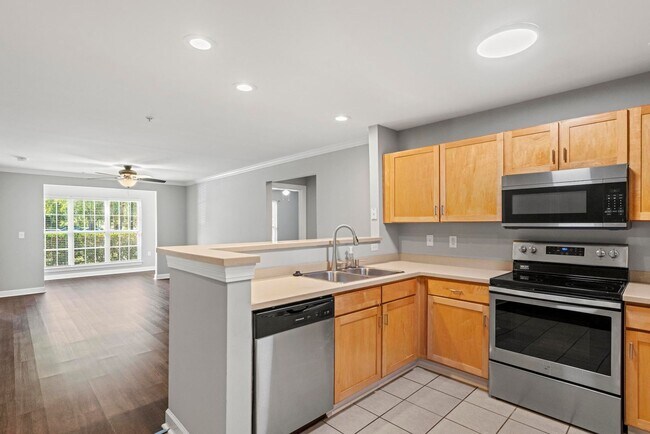 Building Photo - 1st Floor Condo in Bellingham Park Available now!