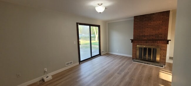 Building Photo - 10051 Magnolia St NW