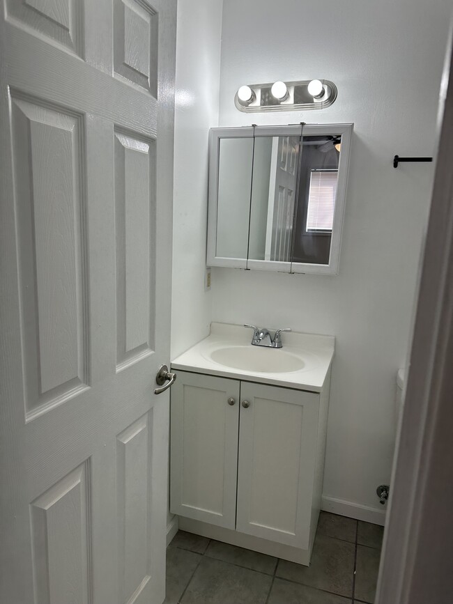 Building Photo - 182 E Market St