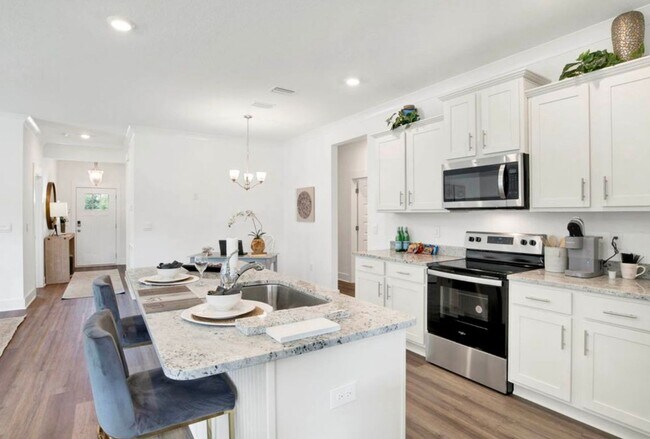 Building Photo - Charming 4BR House in a Calm and friendly ...