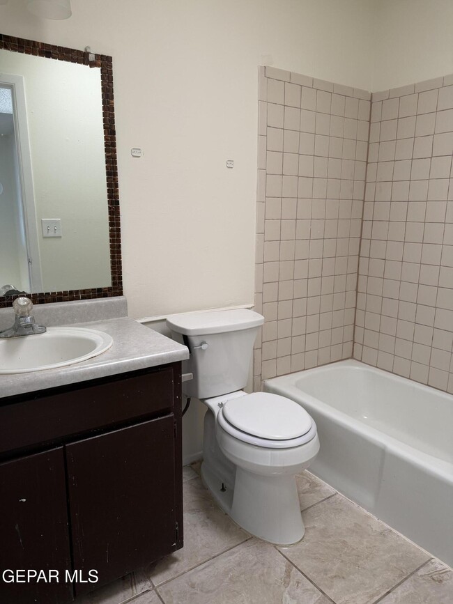 Building Photo - 408 N Resler Dr