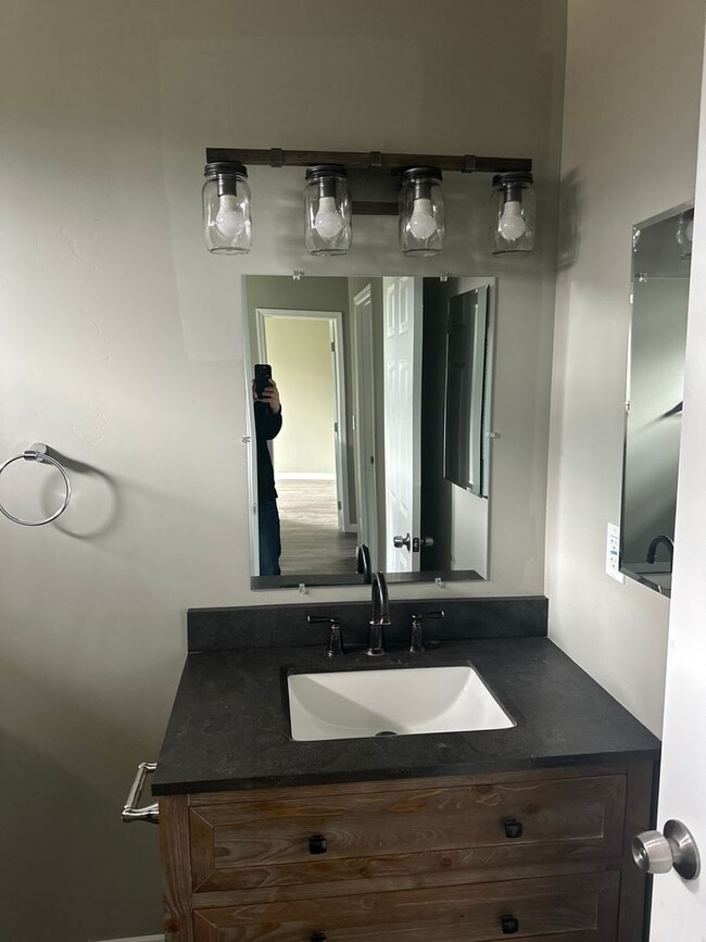 Building Photo - Charming 3 Bedroom 2 bathroom back house in the heart of San Diego's most desirable neighborhoods!