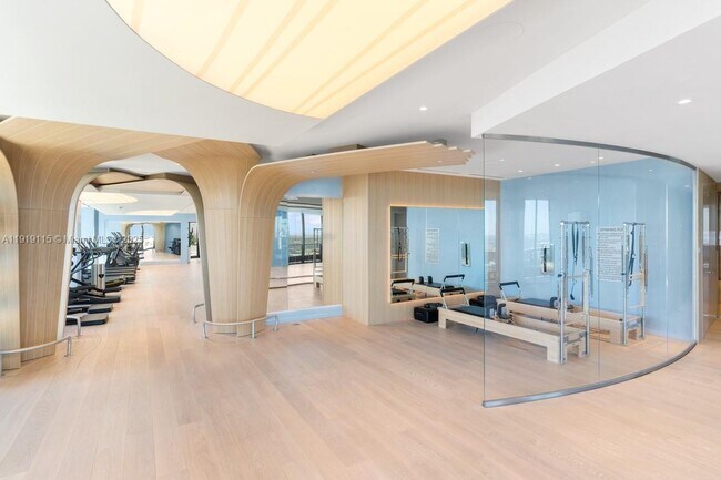 Building Photo - 1000 Brickell Plaza