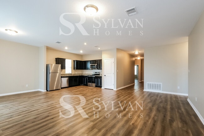 Building Photo - Fall in love with this 3BR, 2BA home