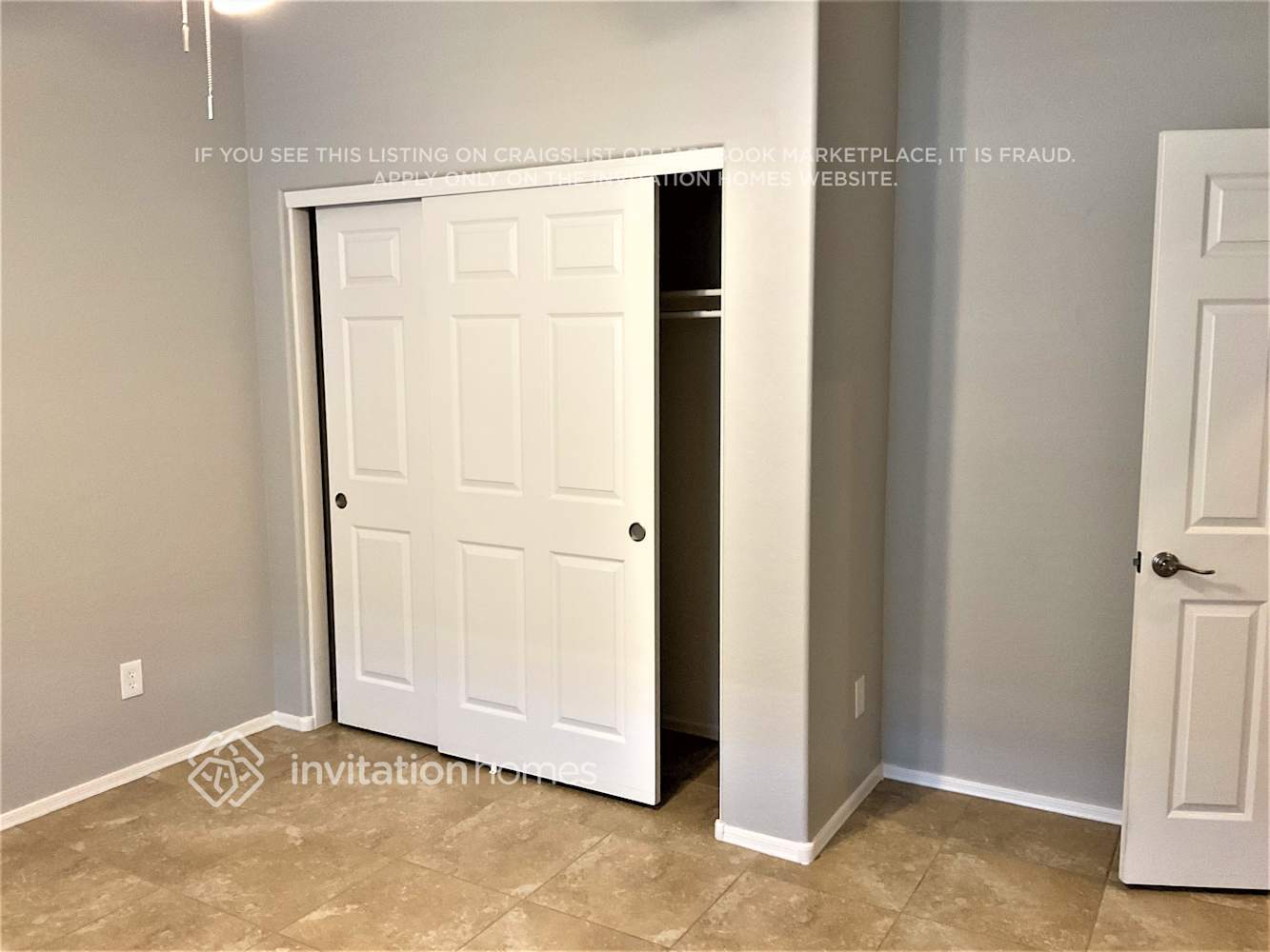 Building Photo - 208 N Sandal