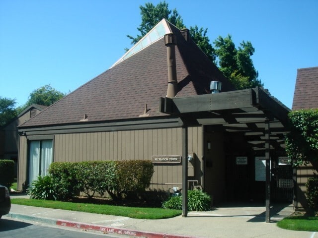Building Photo - Fremont condo has nice recent upgrades!