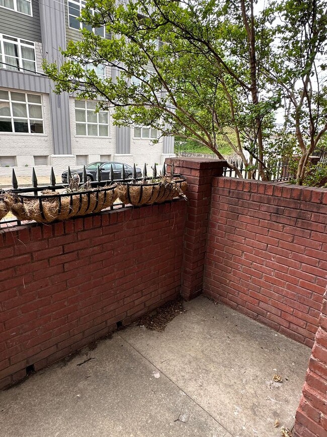 Building Photo - Desirable Nettleton rare vacancy2 Bd  2.5 baths, 2 parking space are included one in covered gara...