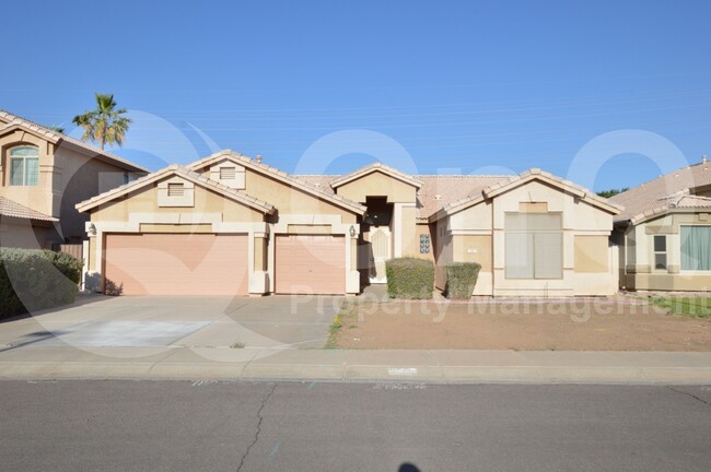 Primary Photo - 727 S Peppertree Dr