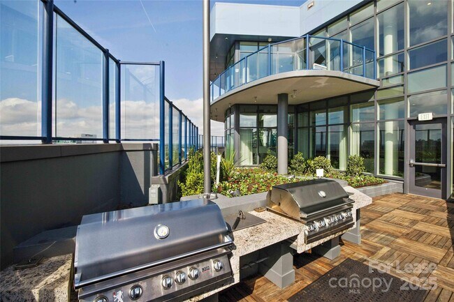 Building Photo - 225 S Poplar St