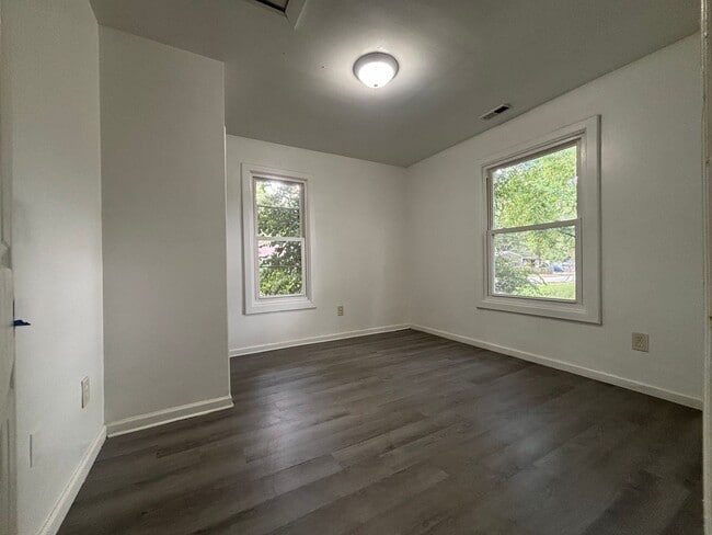 Building Photo - CUTE Remodeled and Affordable 2 Bedroom Home