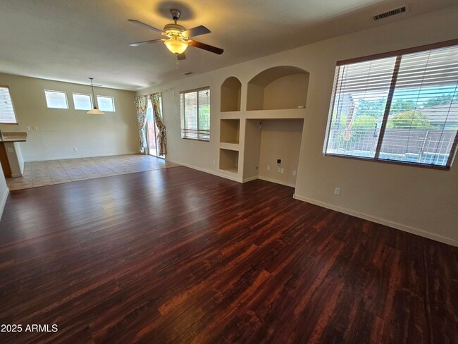 Building Photo - 223 W Pelican Dr