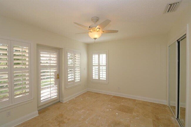 Building Photo - 207 Sunset Point