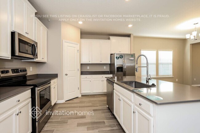 Building Photo - 9817 Lemon Grass Ln