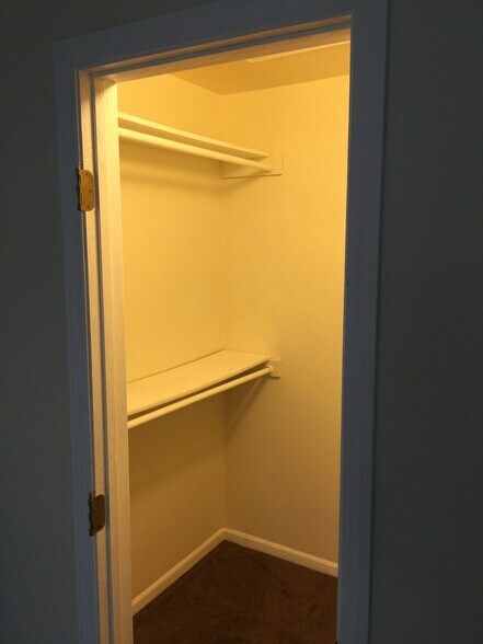 Building Photo - 263 Acorn Dr