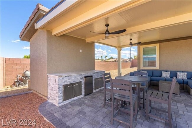 Building Photo - Elevated Desert Living with Strip & Mountain Views – Fully Furnished 6-Bedroom Retreat!