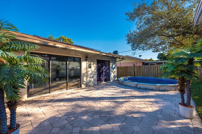 Building Photo - 6378 Moseley St