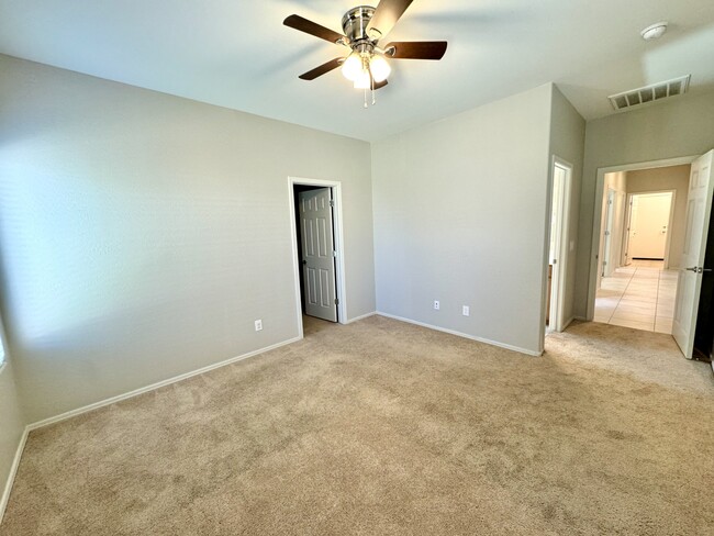 Building Photo - 5576 W Heritage Way