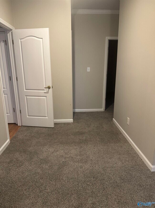 Building Photo - 113 Montrose Dr