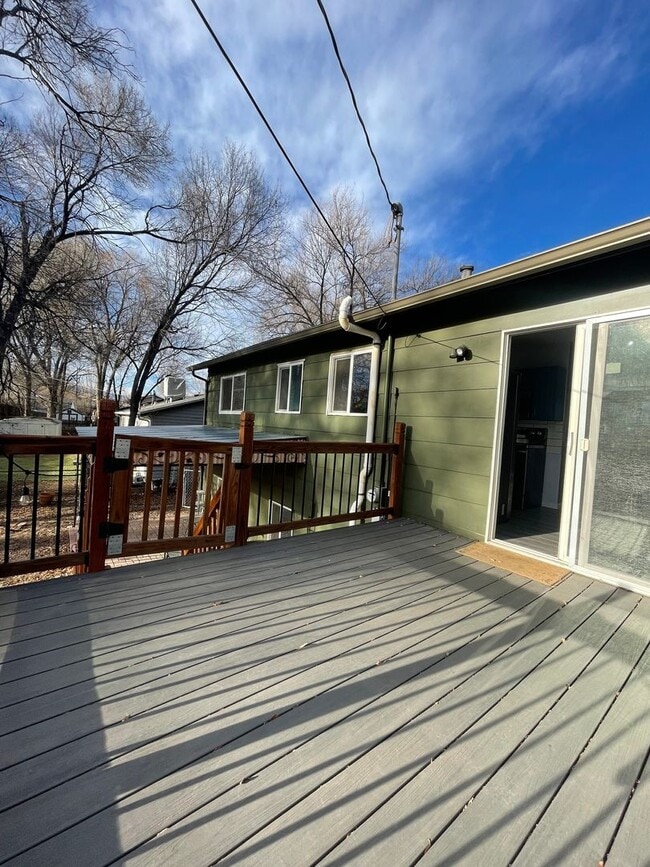 Building Photo - 4 bed 2 bath Home Perfectly Located