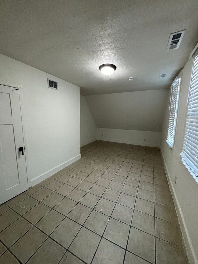 Building Photo - Spacious 6-Bedroom Home with Modern Update...