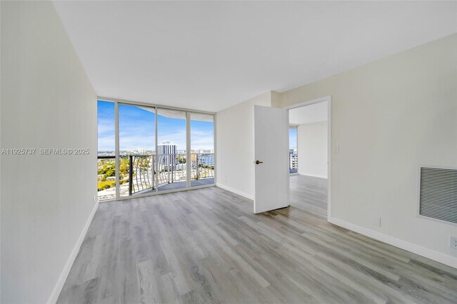 Building Photo - 7601 E Treasure Dr