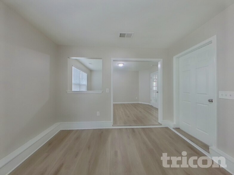 Building Photo - 158 Bonhomme Cir