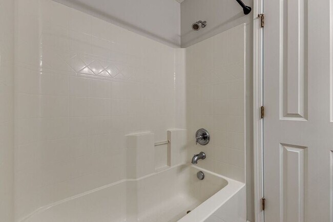 Building Photo - 531 St Jules Ln