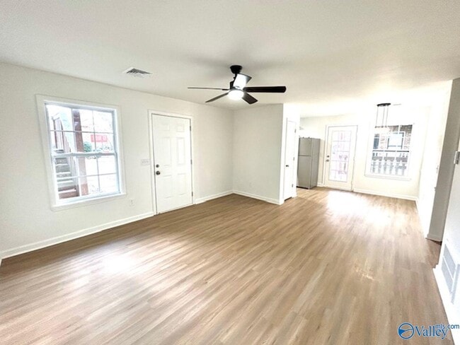 Building Photo - 4422 Bonnell Dr